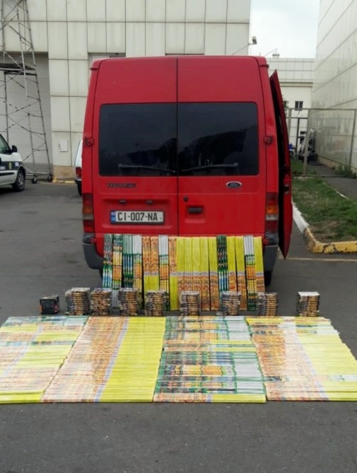 Gömrükçülər mikroavtobusdan görün nə tapdılar! - FOTOLAR