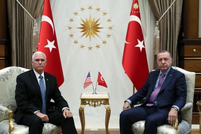 Ərdoğanla Maykl Pens arasında görüş başladı - Fotoşəkillərdə gərgin görünürlər (FOTOLAR)
