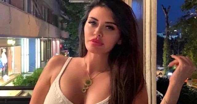 Bir müğənniyə tərif yağdırdılar, digərini lağ etdilər - Metrodakı fotoya görə