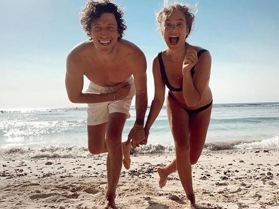 Uşağının cinsiyyətini təxmin edənə hədiyyə verəcək 