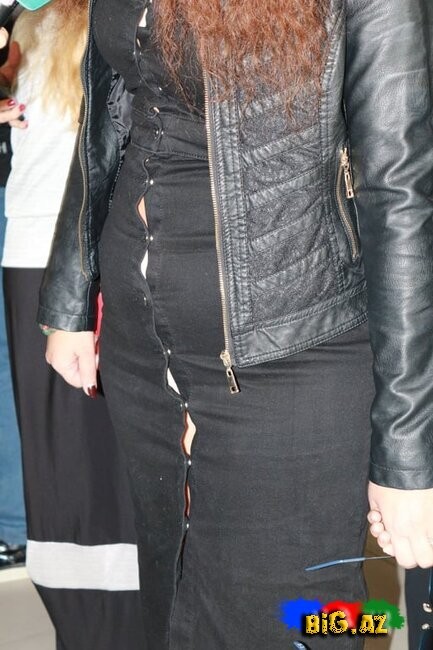 Aparıcı Lalə elə geyindi ki, alt paltarı göründü - FOTO