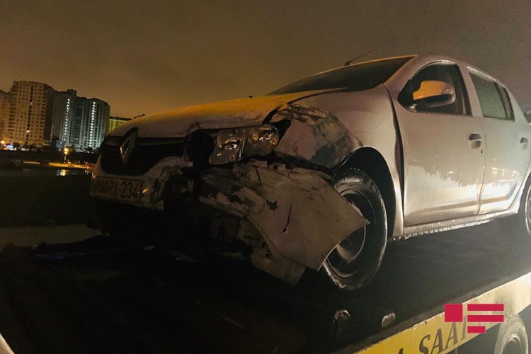 Bakıda "Porsche" qəza törətdi - FOTO