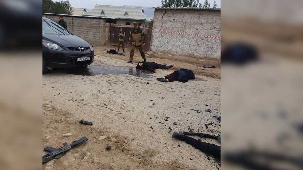 Tacikistan-Özbəkistan sərhədində ATIŞMA: 15 silahlı məhv edildi (FOTO)