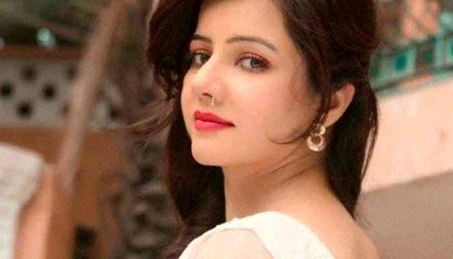 Baş naziri tənqid edən müğənninin intim görüntüləri yayıldı  (FOTO)