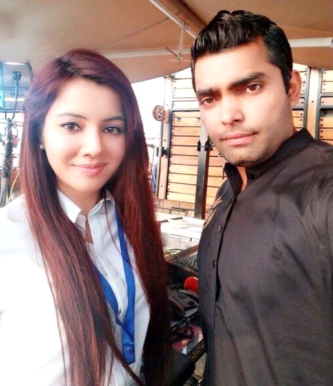 Baş naziri tənqid edən müğənninin intim görüntüləri yayıldı  (FOTO)