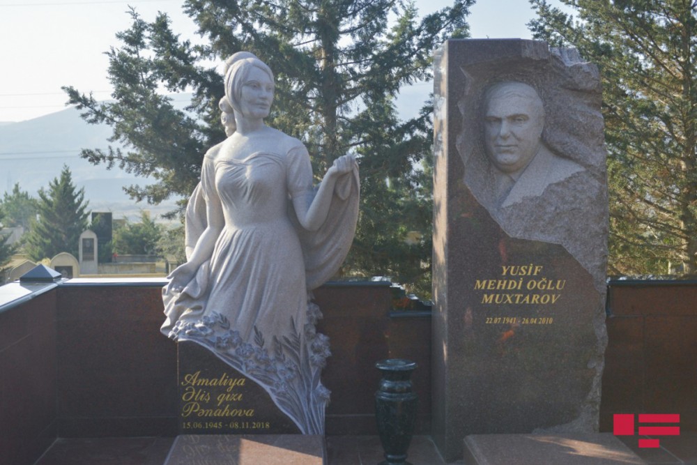 Amaliya Pənahovanın abidəsi ucaldıldı - Foto