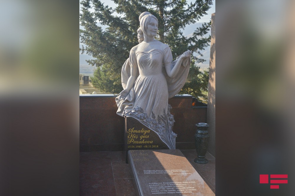 Amaliya Pənahovanın abidəsi ucaldıldı - Foto