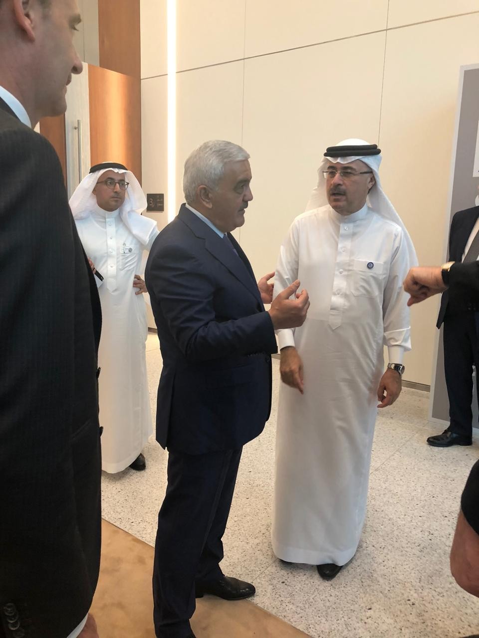 Rövnəq Abdullayev Əbu-Dabidə dünyanın aparıcı şirkətlərinin rəhbərləri ilə görüşüb - FOTO