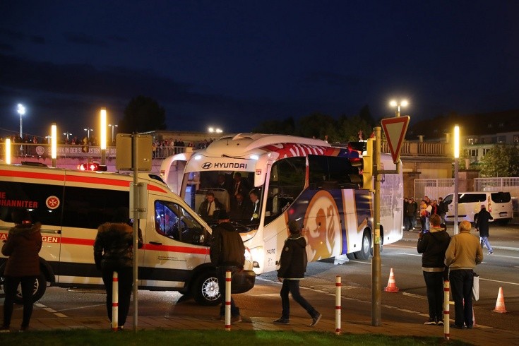 Avtobusa hücum olundu - FOTO