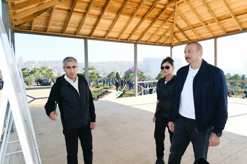 İlham Əliyev və xanımı ağacəkmə aksiyasında - FOTOLAR