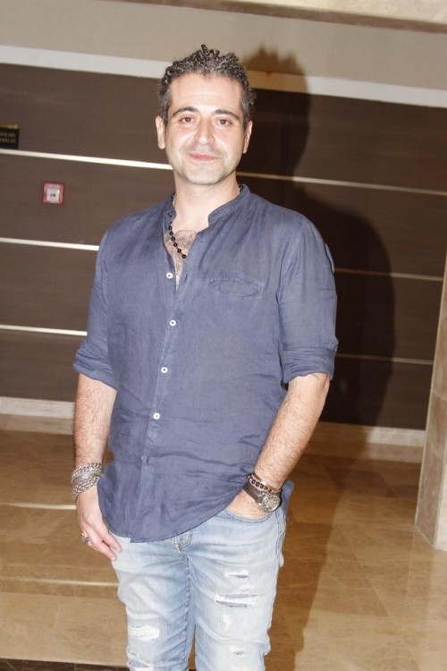 Səhnəyə 20 minlik libasda çıxdı - FOTO