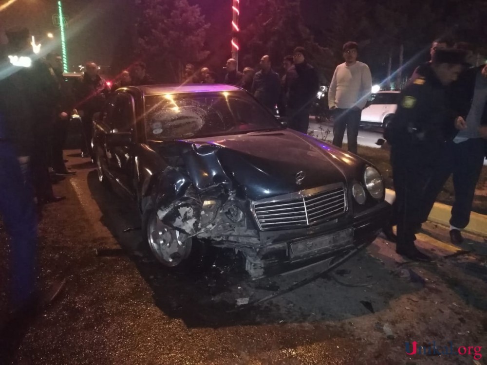 Sumqayıtda iki maşın toqquşdu - FOTO