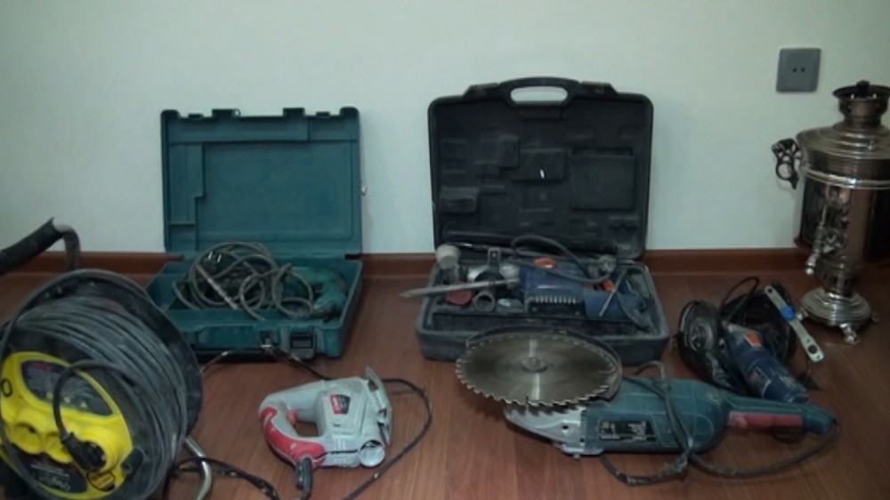 Qonşularının evini soyan şəxs saxlanıldı - FOTO