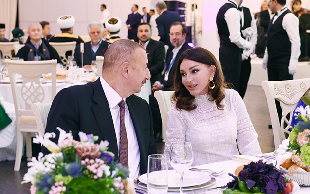 Prezident və xanımı dini liderlərlə ziyafətdə - FOTOLAR
