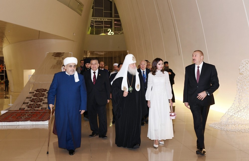 Prezident və xanımı dini liderlərlə ziyafətdə - FOTOLAR