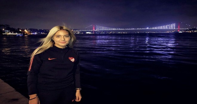 Futbolçu qadının gözəlliyi gündəm oldu - FOTOLAR