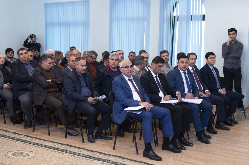 Zirədə istixana rəhbərləriylə görüş keçirilib 