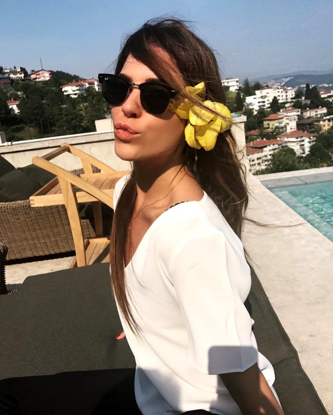 Türkan Şorayın qızı gözəlliyi ilə hər kəsi heyran etdi - FOTO