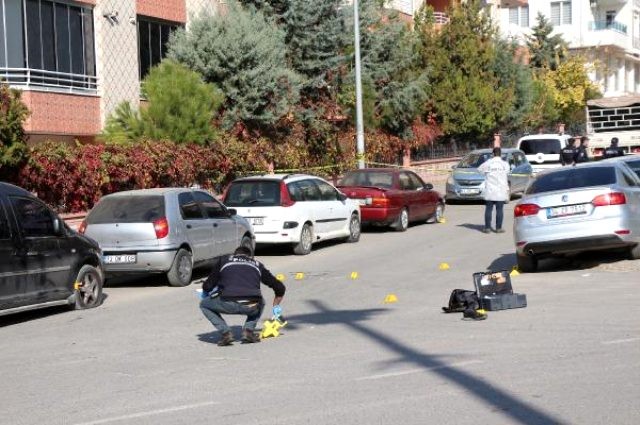 Məhkəmə binası qarşısında silahlı insident - Ölən və yaralananlar var  (FOTO+VİDEO)
