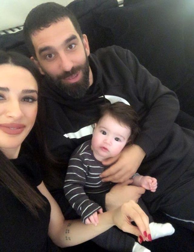 Arda Turan 10 minlik geyimi ilə diqqət çəkdi - FOTO