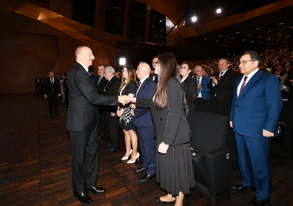 İlham Əliyev BDU-nun keçmiş və indiki rektoru ilə - FOTOLAR