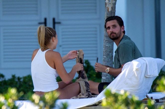 Atası icazə verməsə də sevgilisi ilə tətilə çıxdı - FOTOLAR