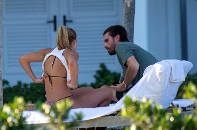 Atası icazə verməsə də sevgilisi ilə tətilə çıxdı - FOTOLAR