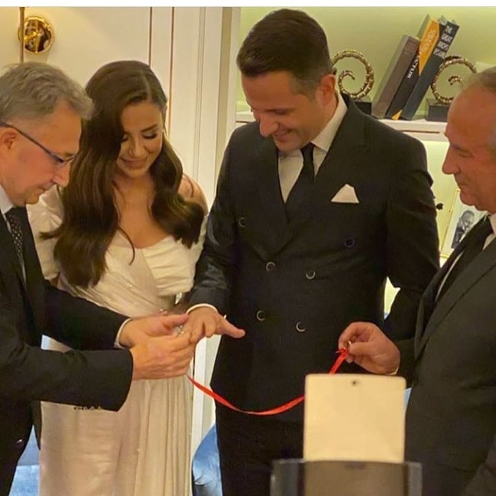 Tanınmış müğənni nişanlandı - FOTO