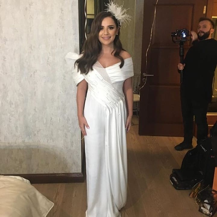 Tanınmış müğənni nişanlandı - FOTO