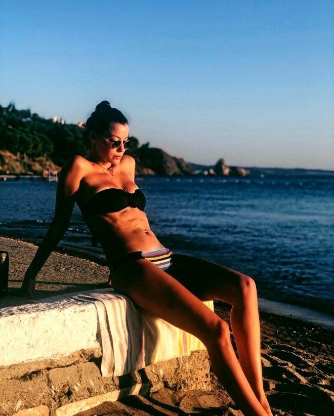 "Savaşçı"nın pilotu bikinili fotosunu paylaşdı 