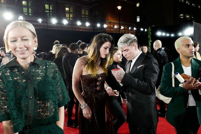 Məşhur aktrisa geyimi ilə gündəm oldu 