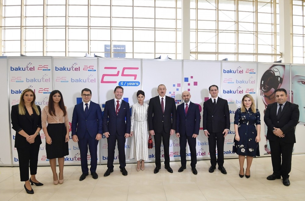 İlham Əliyev və xanımı “Bakutel-2019” sərgisində - FOTOLAR
