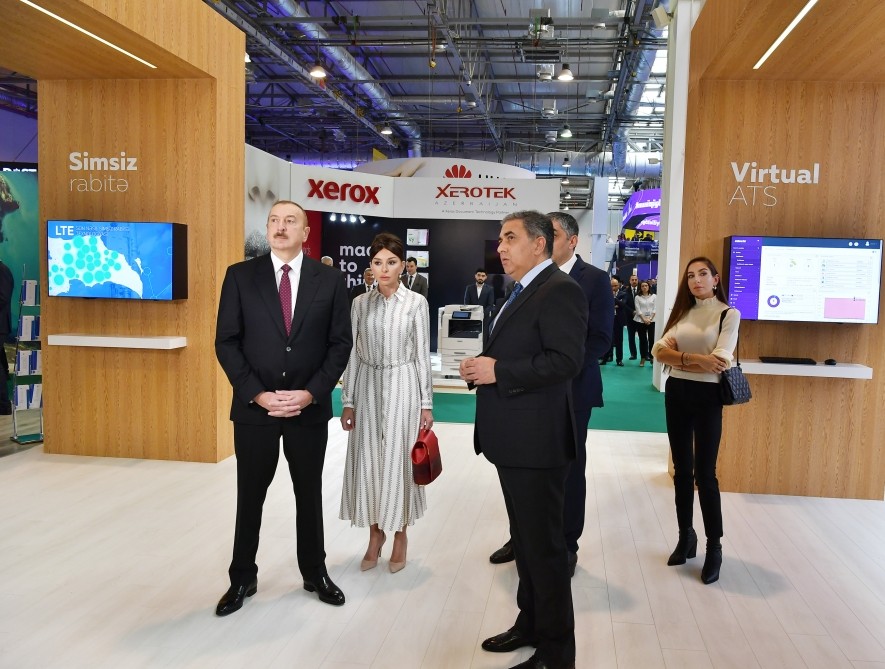 İlham Əliyev və xanımı “Bakutel-2019” sərgisində - FOTOLAR