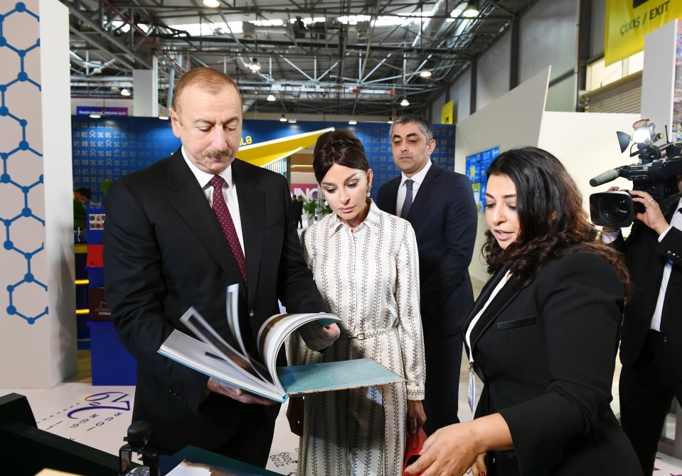 İlham Əliyev və xanımı “Bakutel-2019” sərgisində - FOTOLAR