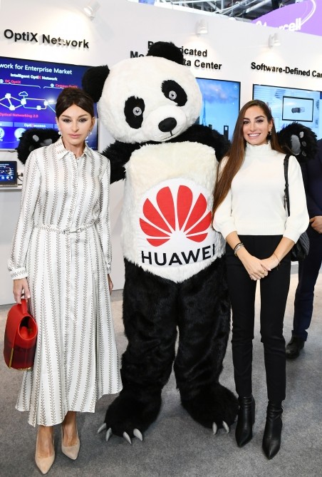 İlham Əliyev və xanımı “Bakutel-2019” sərgisində - FOTOLAR