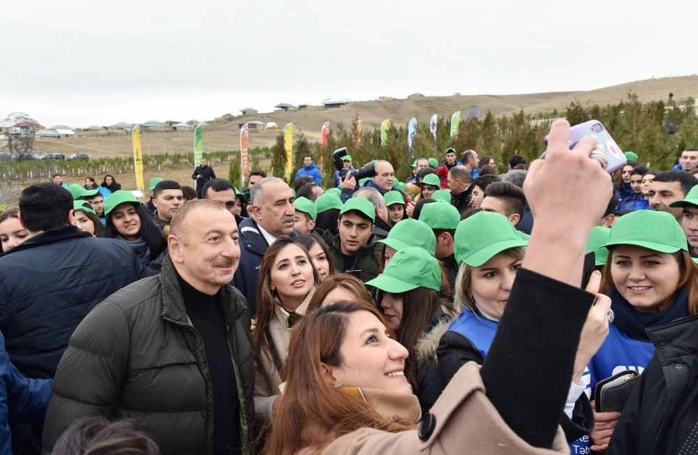 İlham Əliyev və Mehriban Əliyeva Şamaxıda ağac əkdi - YENİLƏNİB