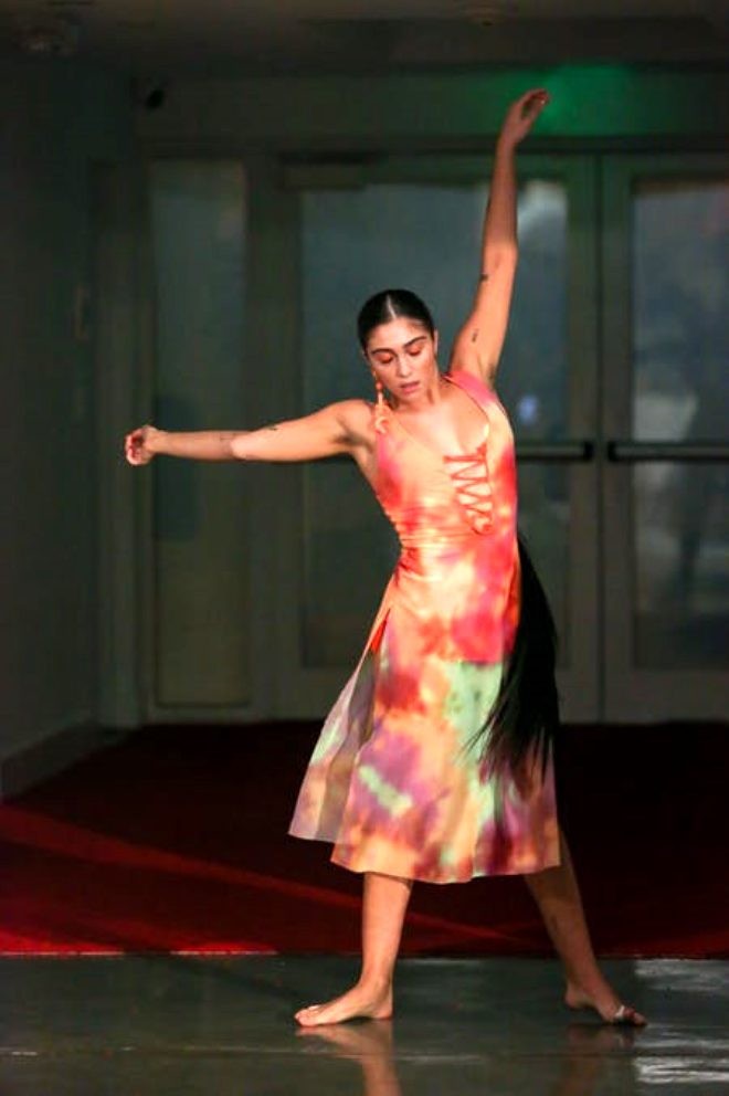 Madonnanın qızı hər kəsin gözü qarşısında soyunub cinsi əlaqəyə girdi - FOTO