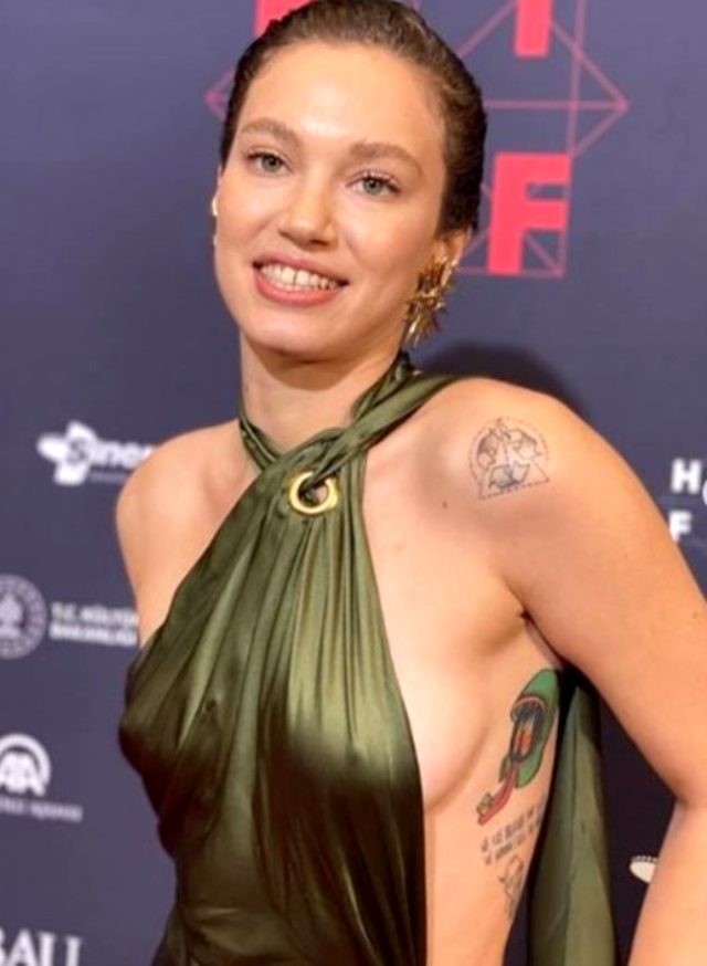 Məşhur ulduz geyiminə görə tənqidə məruz qaldı - FOTO