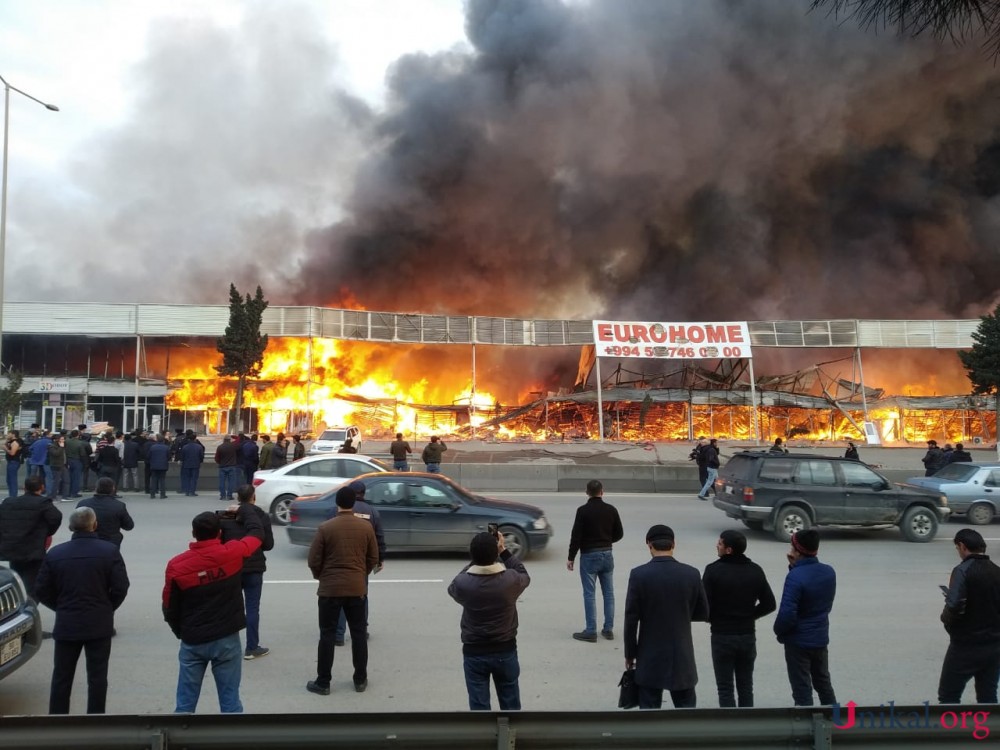 Bakıda yanan tikinti bazarından son görüntülər - FOTO-VİDEO