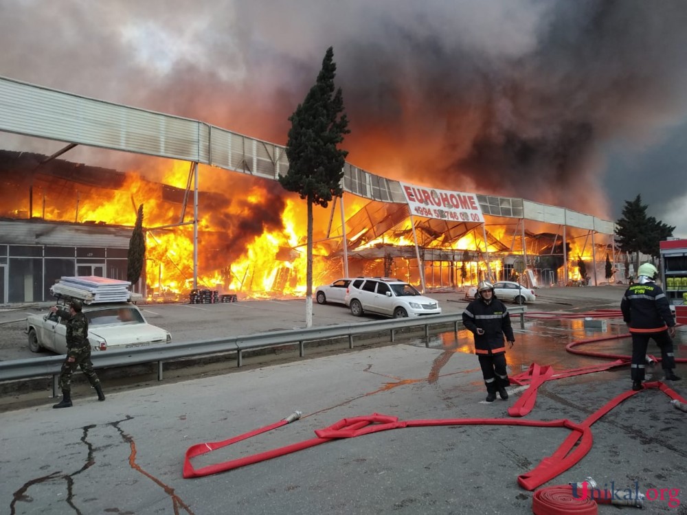 Bakıda yanan tikinti bazarından son görüntülər - FOTO-VİDEO