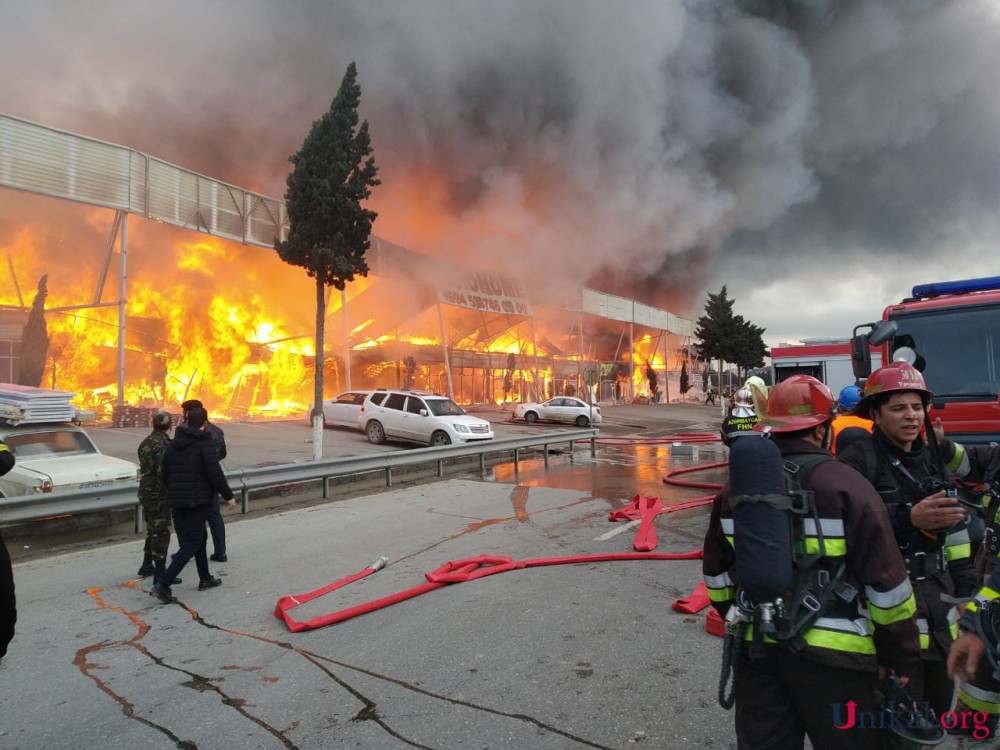 Bakıda yanan tikinti bazarından son görüntülər - FOTO-VİDEO