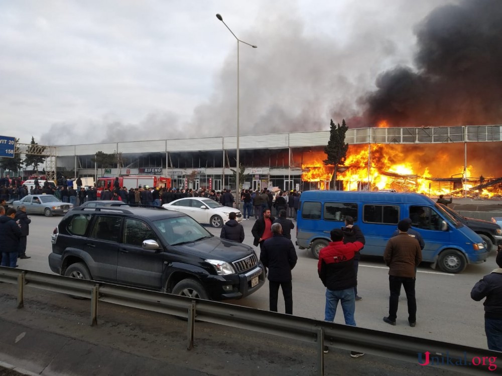 Bakıda yanan tikinti bazarından son görüntülər - FOTO-VİDEO