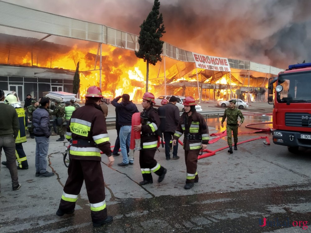 Bakıda yanan tikinti bazarından son görüntülər - FOTO-VİDEO