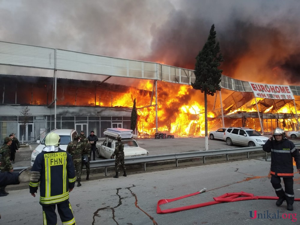 Bakıda yanan tikinti bazarından son görüntülər - FOTO-VİDEO