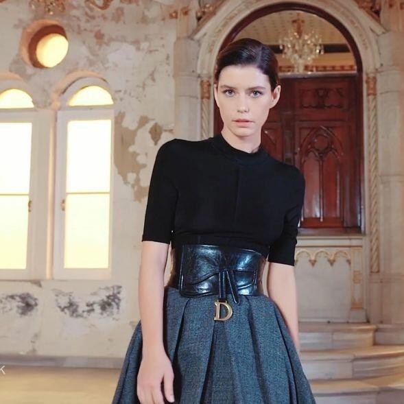 Eyni kəmərda pozlar verdilər, dava düşdü - FOTO