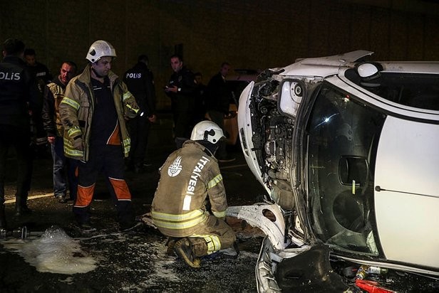 Sərxoş sürücü 10 metrlik körpüdən aşağı düşdü - FOTOLAR