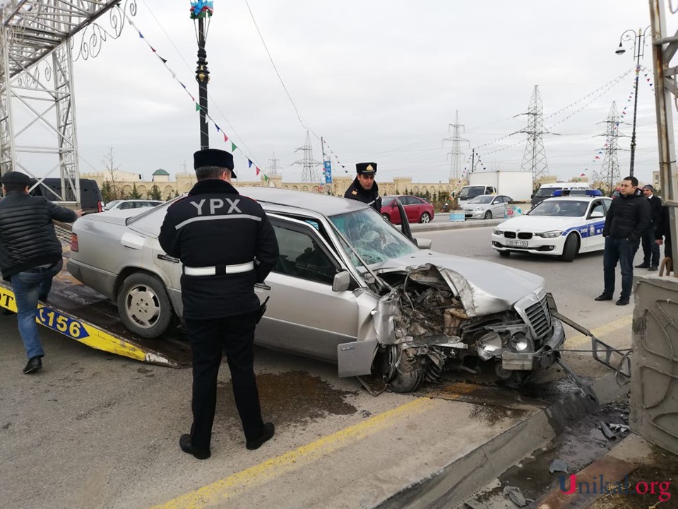 Piyadanı vurub, dirəyə çırpıldı - FOTOLAR