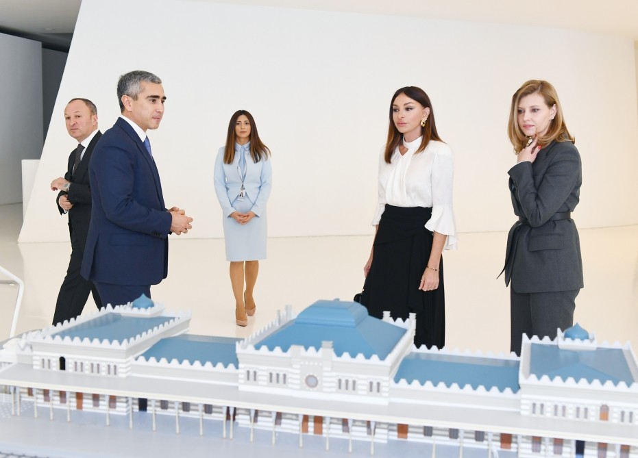 Yelena Zelenskaya Heydər Əliyev Mərkəzi ilə tanış oldu - FOTOLAR