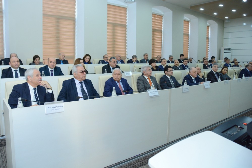 Sahibkarlığın inkişafında vergi siyasəti müzakirə olunub - FOTO