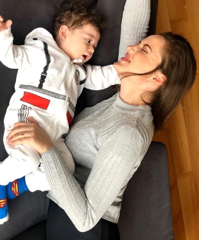8 aylıq körpəyə 300 min manatlıq təklif - FOTO